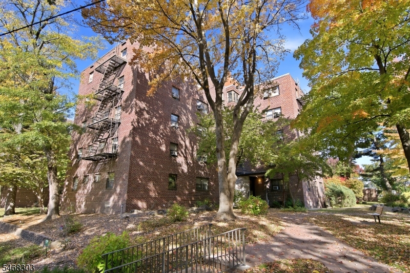 401 Park Pl 1e Property Photo 1