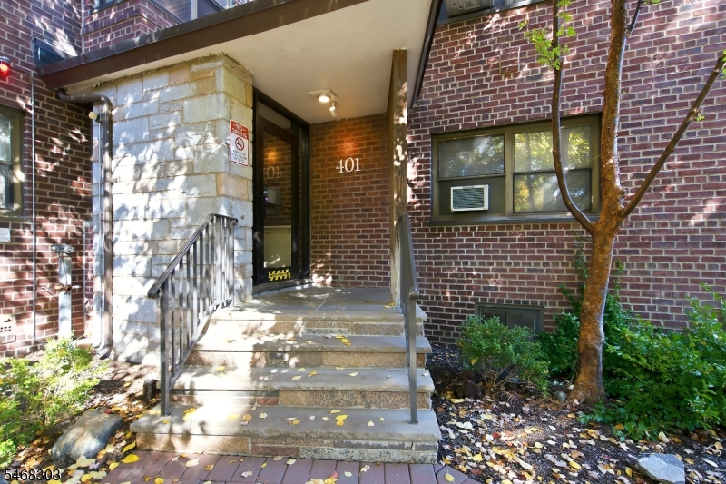 401 Park Pl 1e Property Photo 2
