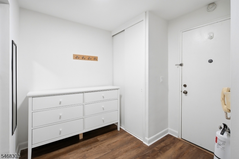 401 Park Pl 1e Property Photo 3