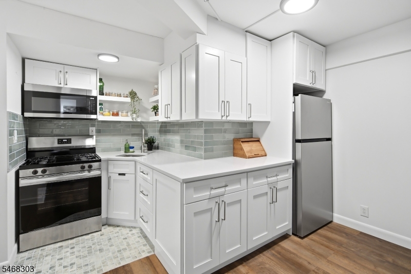 401 Park Pl 1e Property Photo 5