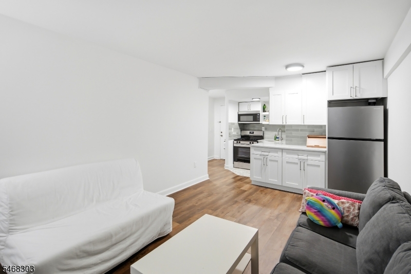 401 Park Pl 1e Property Photo 6
