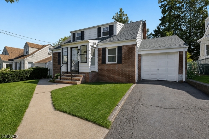75 Emerson St Property Photo 1
