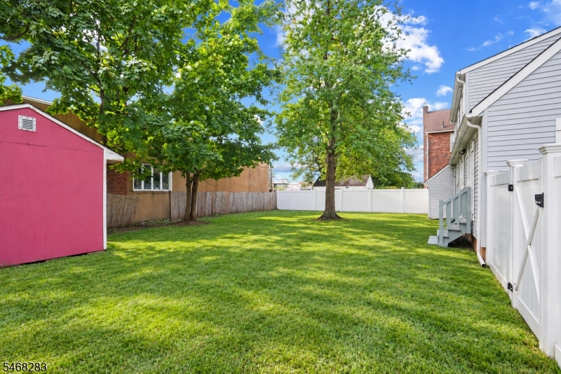 825 Bishop St Property Photo 5