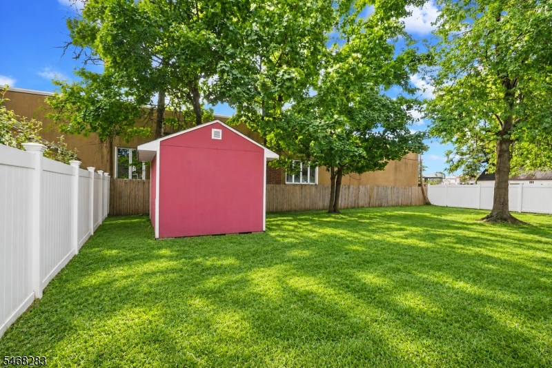 825 Bishop St Property Photo 6
