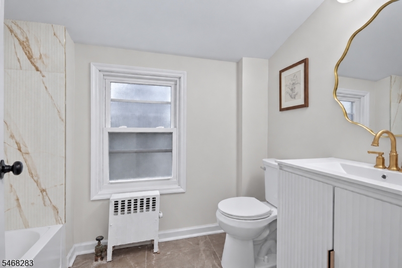 825 Bishop St Property Photo 27