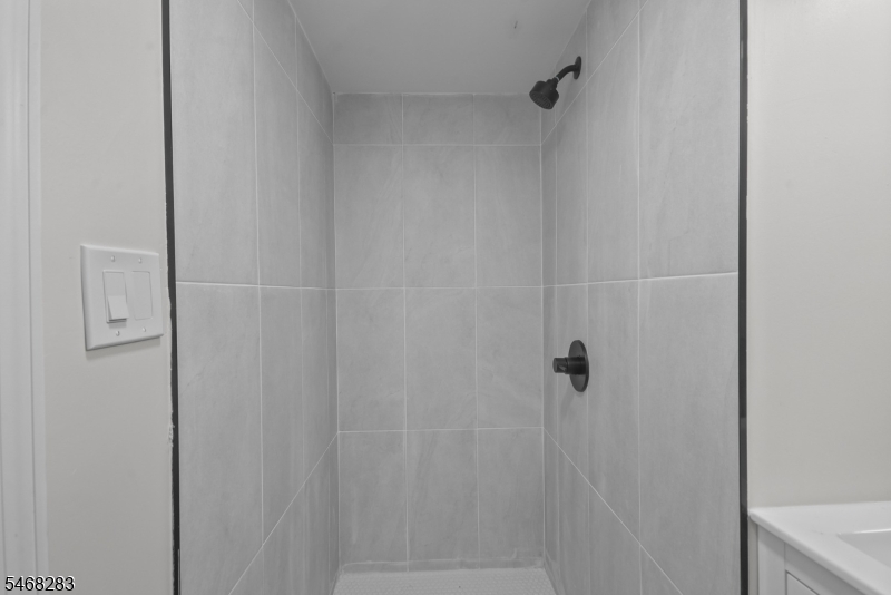 825 Bishop St Property Photo 36