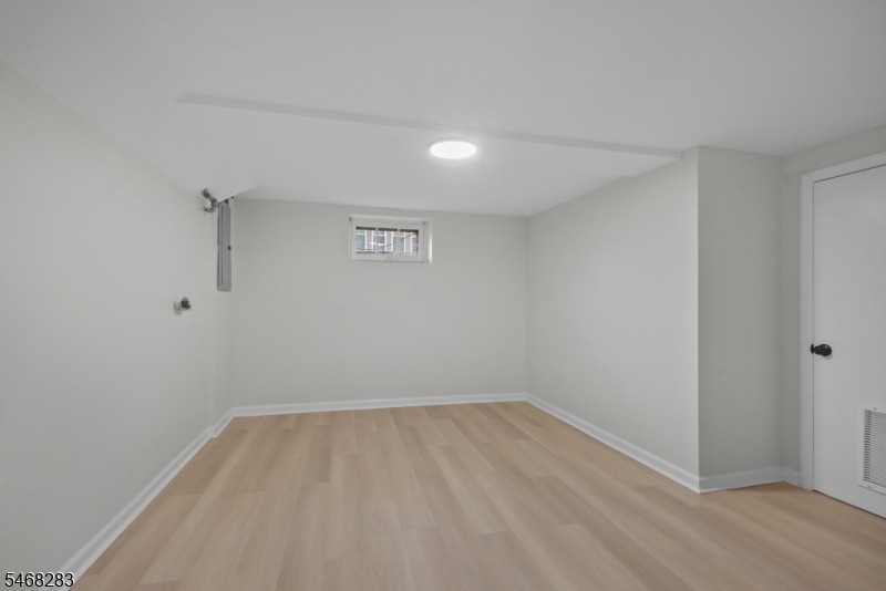 825 Bishop St Property Photo 37