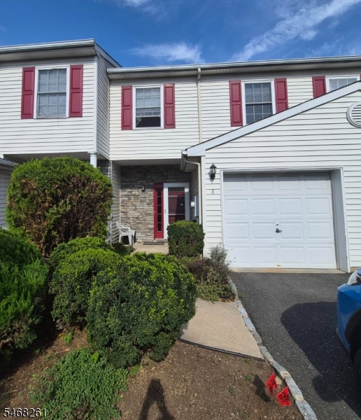 8 W Line Ave Property Photo 1
