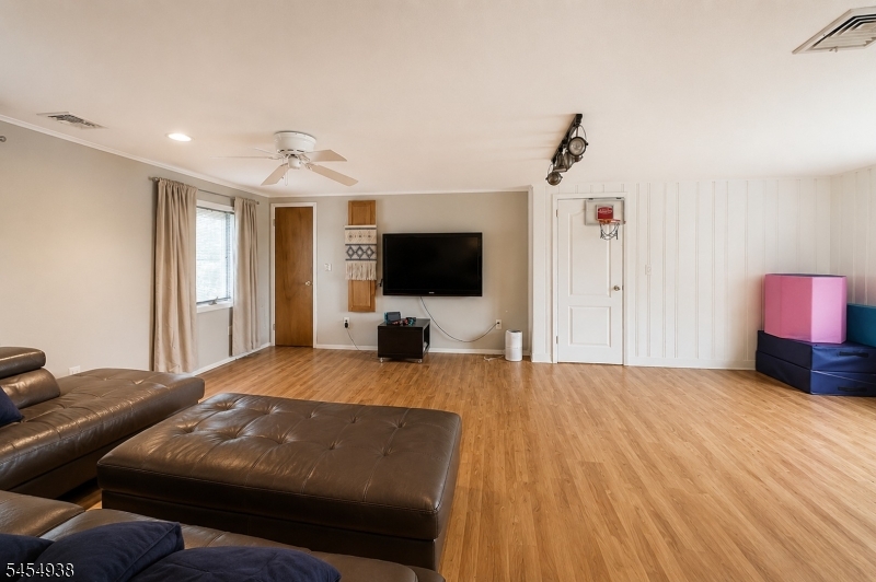 103 W Lake Shore Dr Property Photo 20