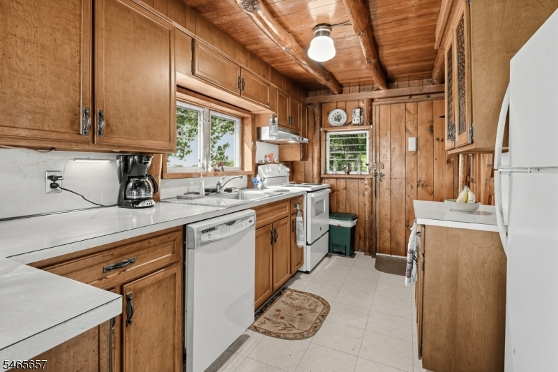 16 Glendale Rd Property Photo 1