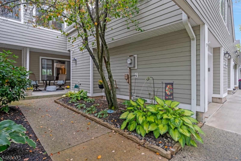 84 Hagerman Ct Property Photo 2