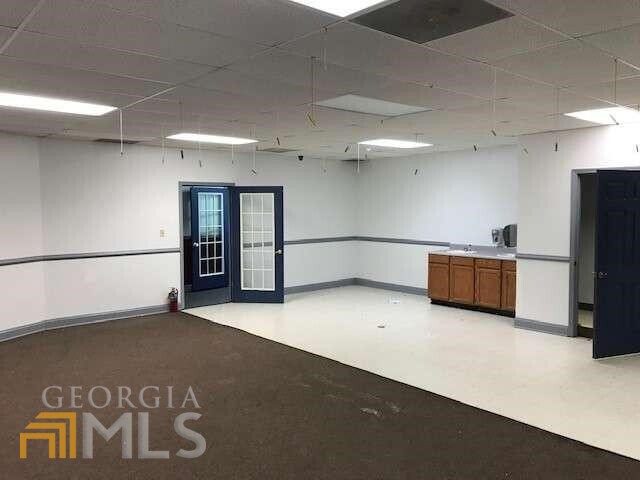 111 Chatsworth 225 Highway Ne Property Photo 1