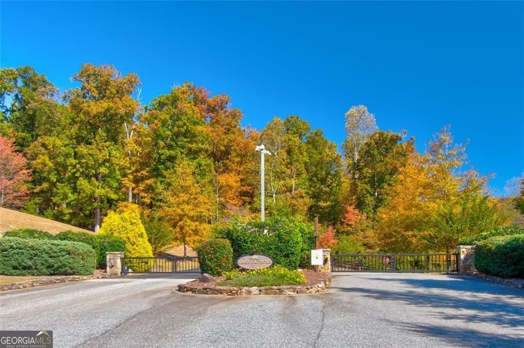 228 Stone Cliff Trace Property Photo 5