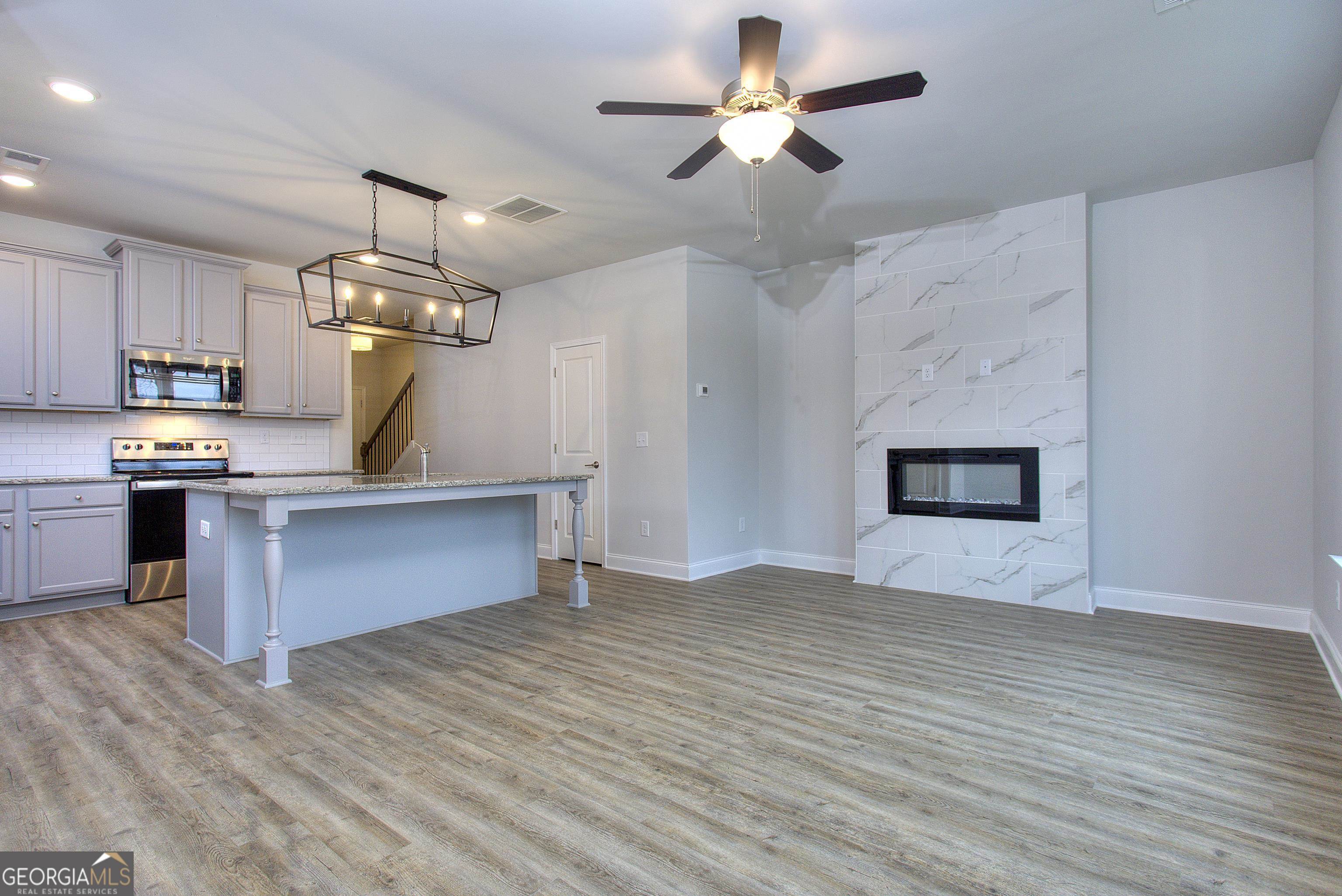120 Greenview Court # 1401 Property Photo 14