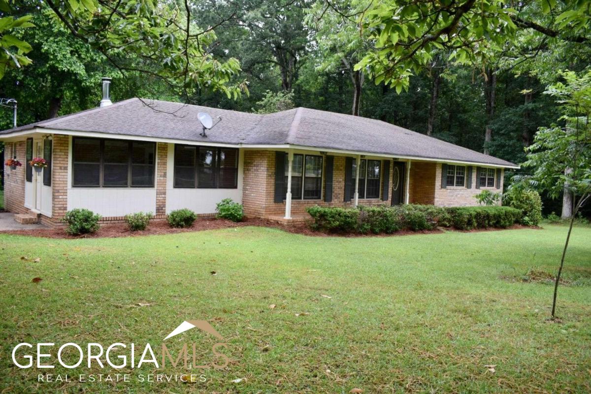 8100 Hog Mountain Road Property Photo 1