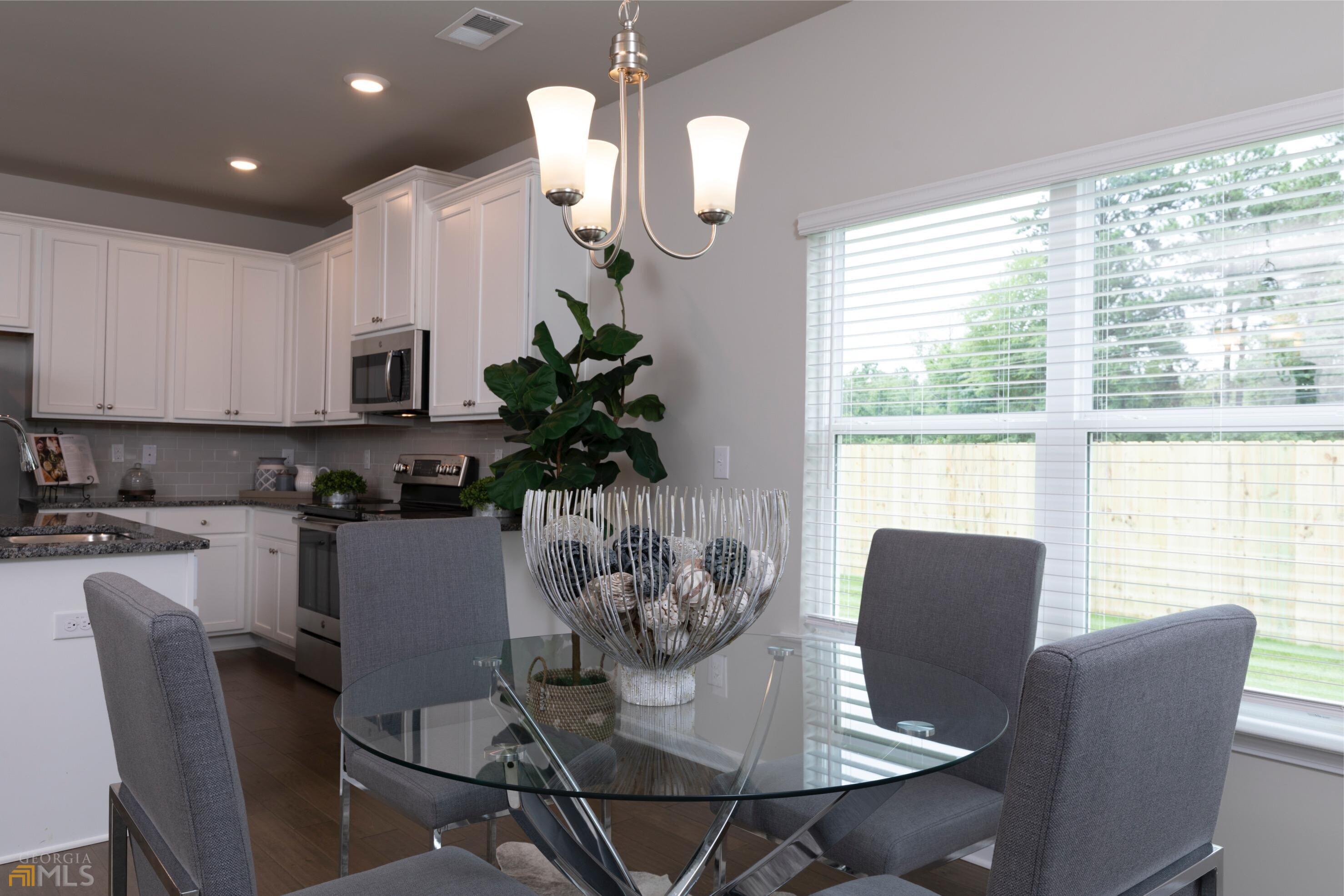 167 Regent Park Property Photo 10