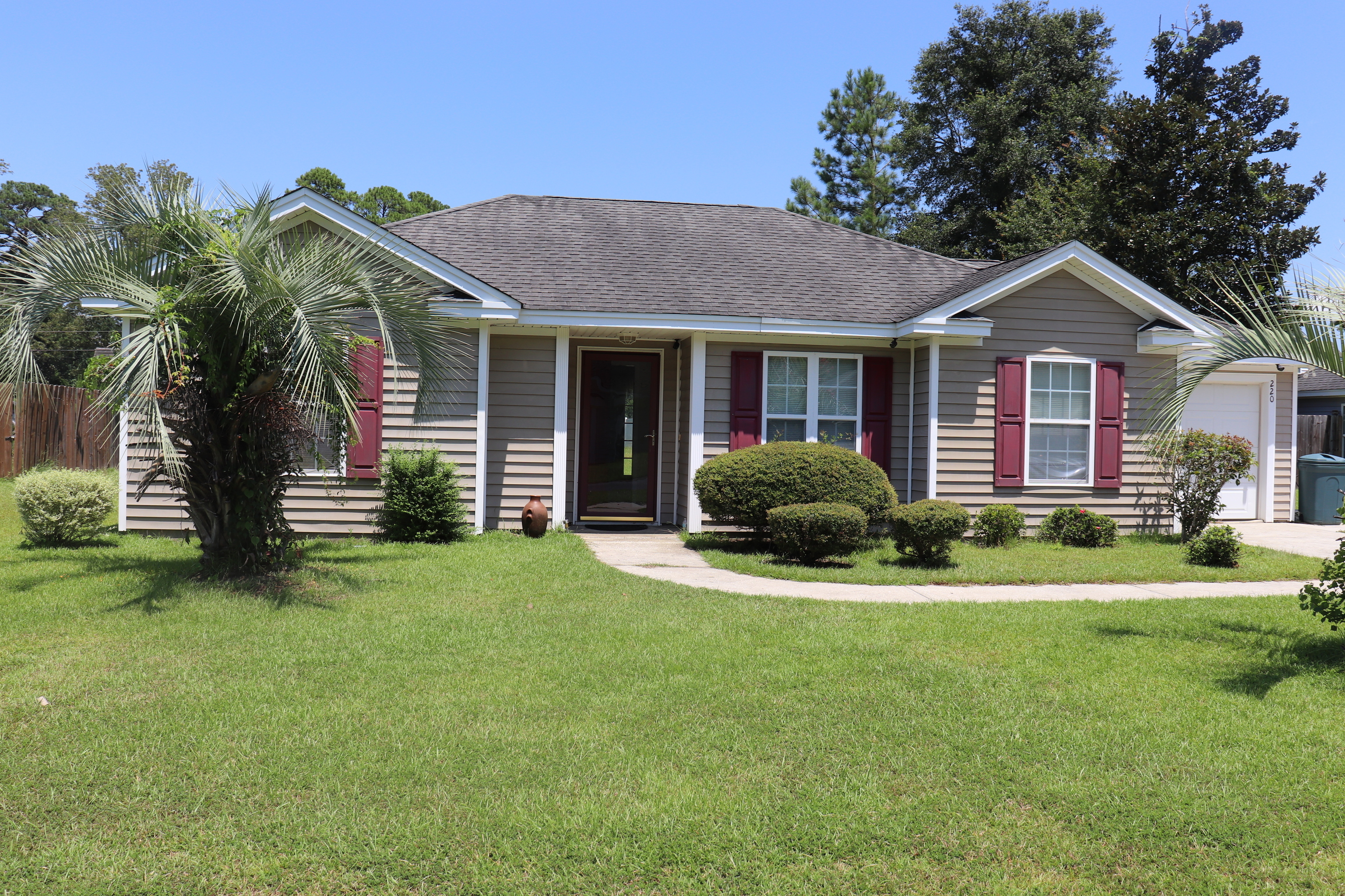 220 Brandon Cove Property Photo