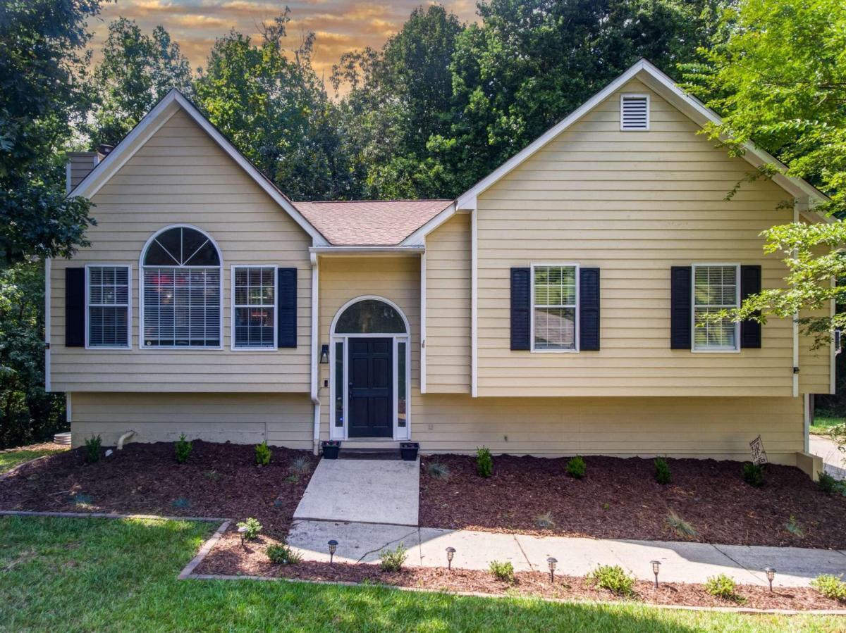 28 Dennis Circle Property Photo 1
