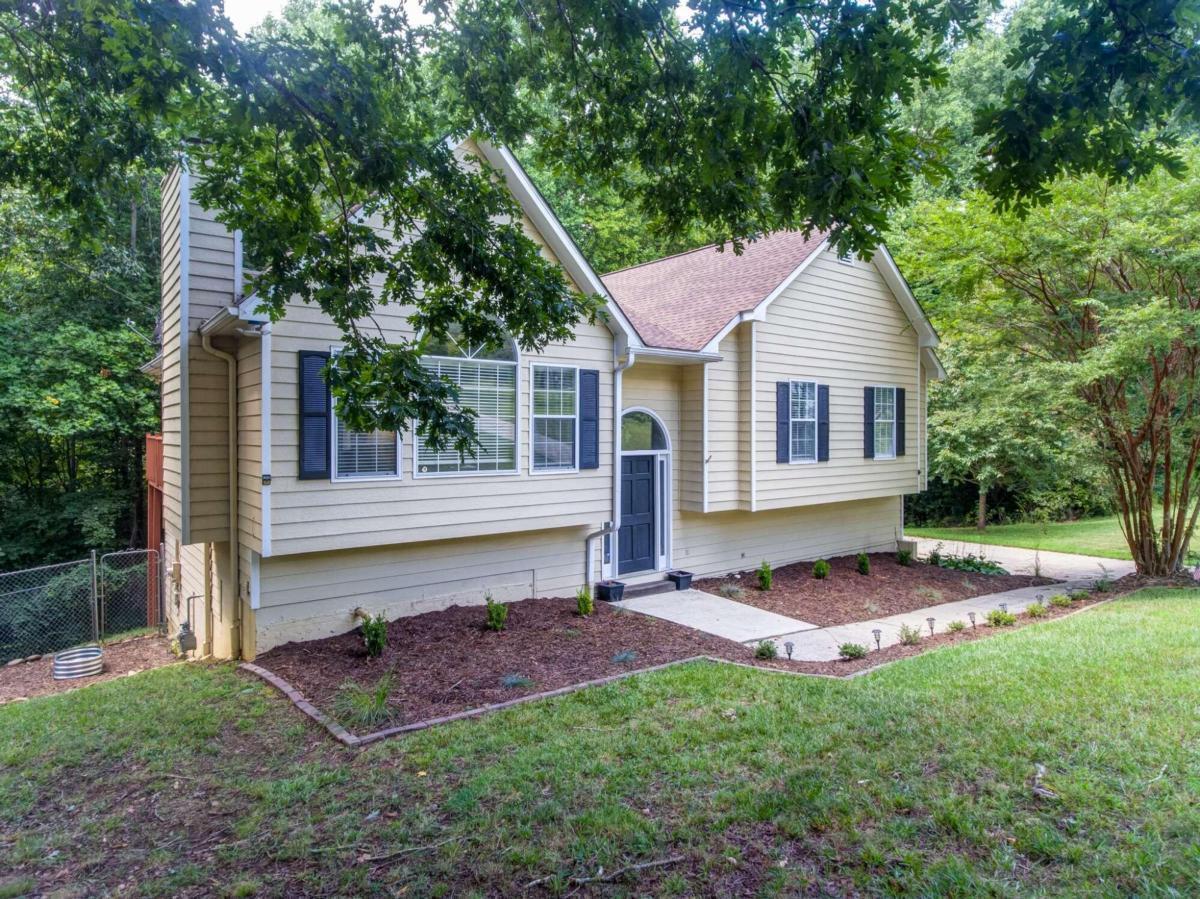 28 Dennis Circle Property Photo 2