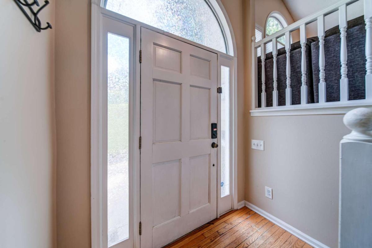 28 Dennis Circle Property Photo 3