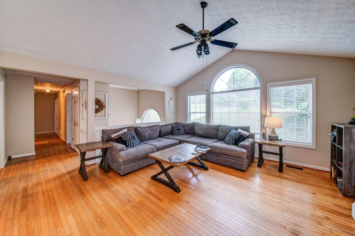 28 Dennis Circle Property Photo 5