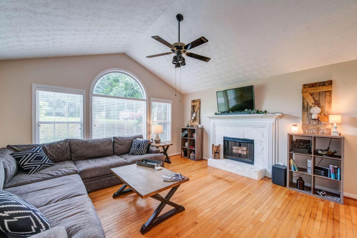 28 Dennis Circle Property Photo 6