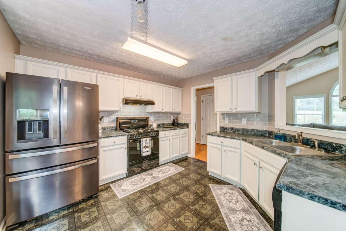 28 Dennis Circle Property Photo 9