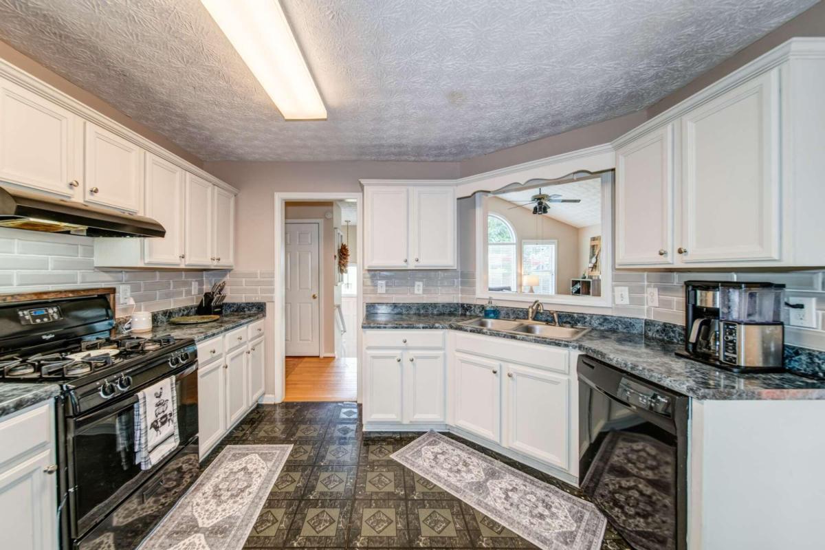 28 Dennis Circle Property Photo 10