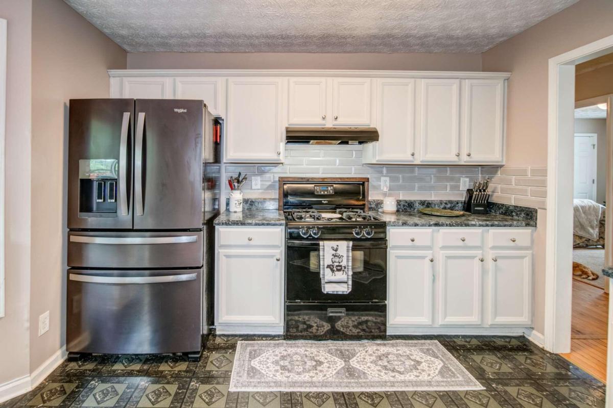 28 Dennis Circle Property Photo 12