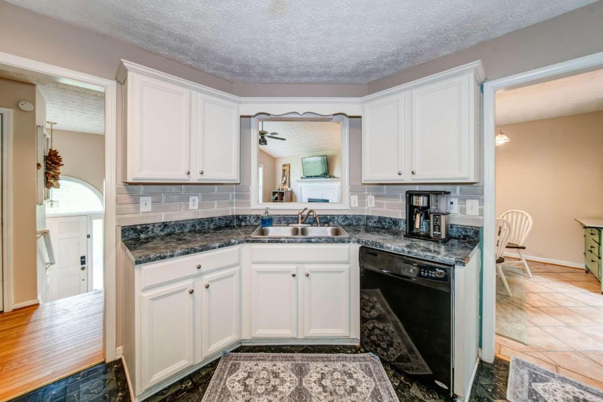 28 Dennis Circle Property Photo 13