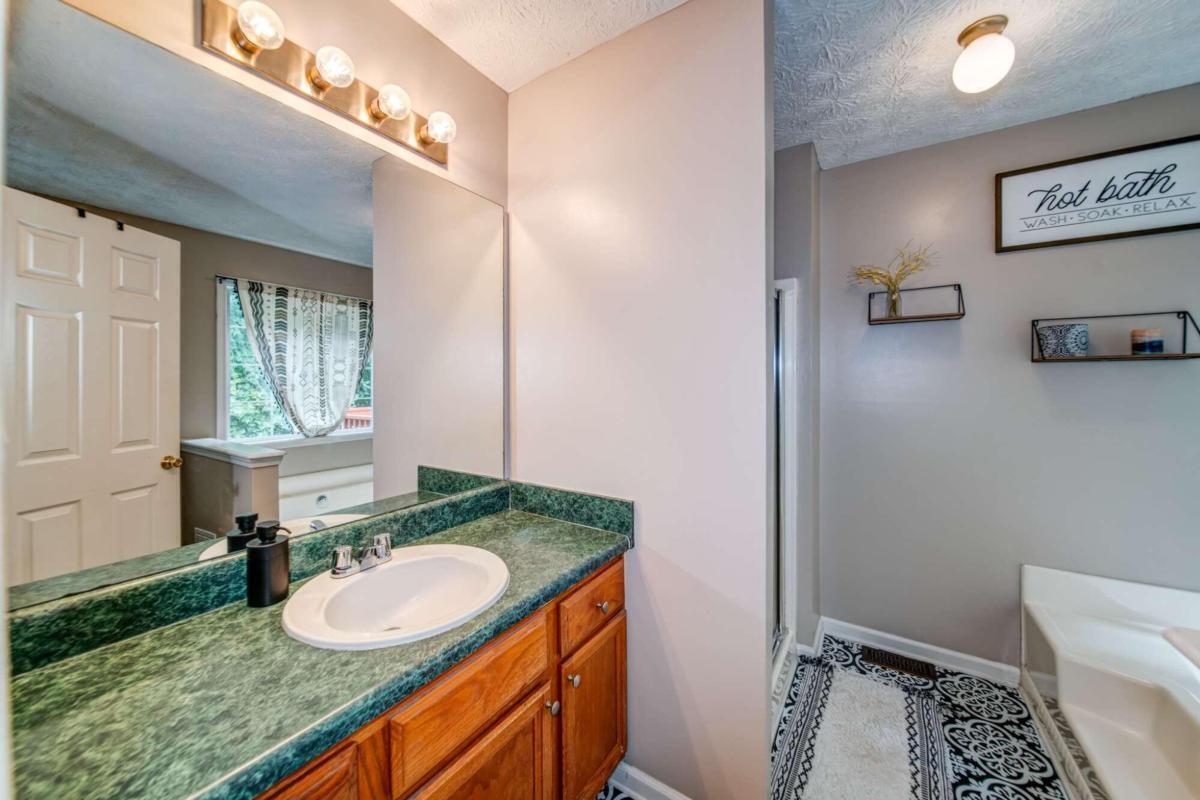 28 Dennis Circle Property Photo 18