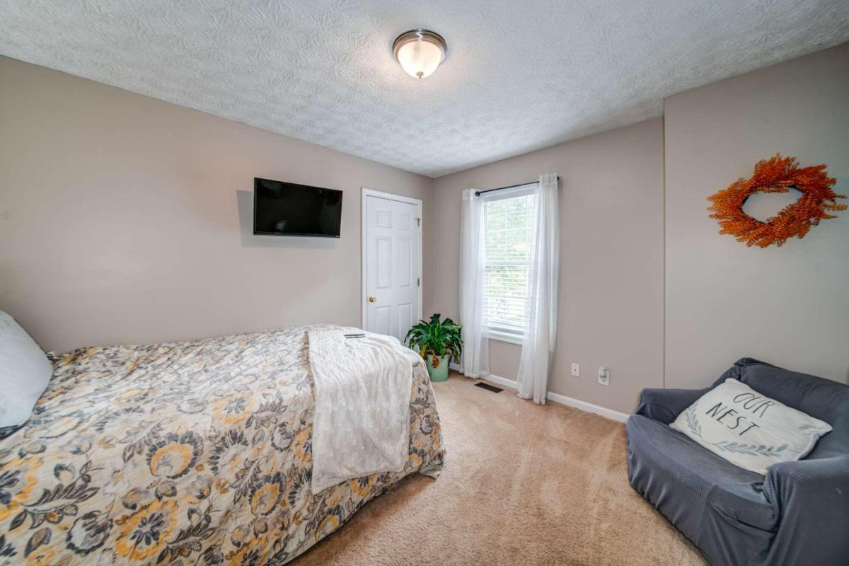 28 Dennis Circle Property Photo 20