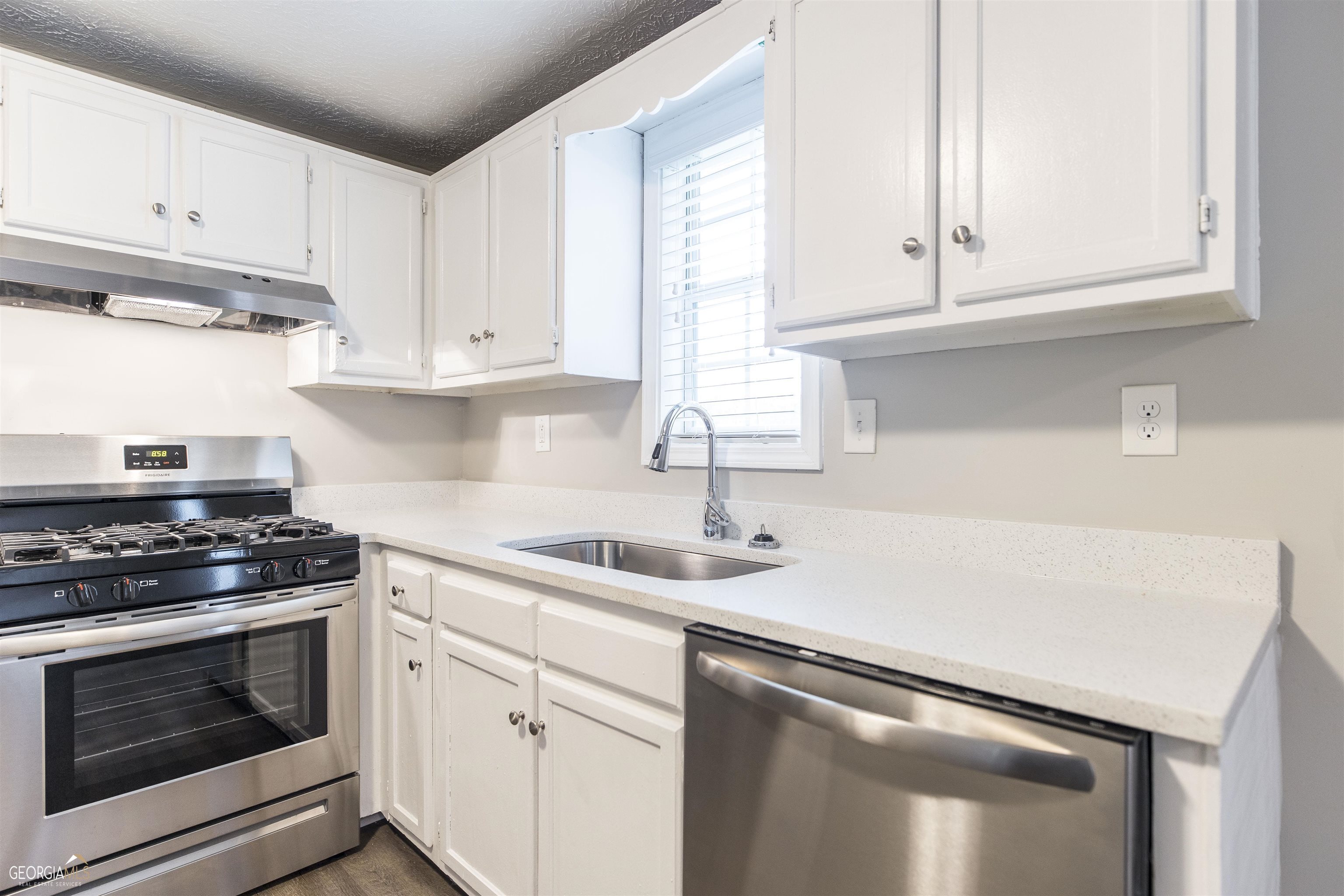 3950 Yancey Road Property Photo 14