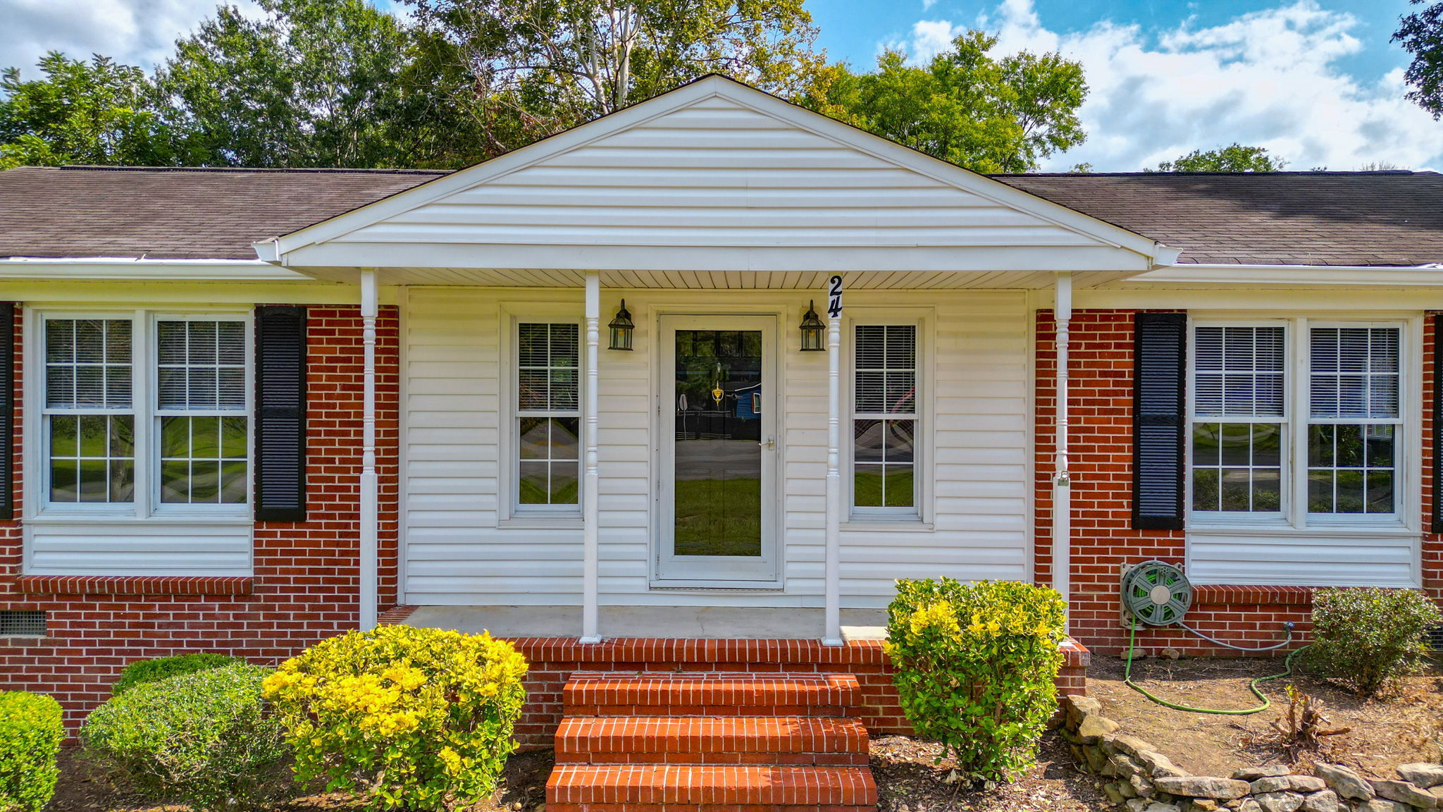 24 Lionel Lane Ne Property Photo 1