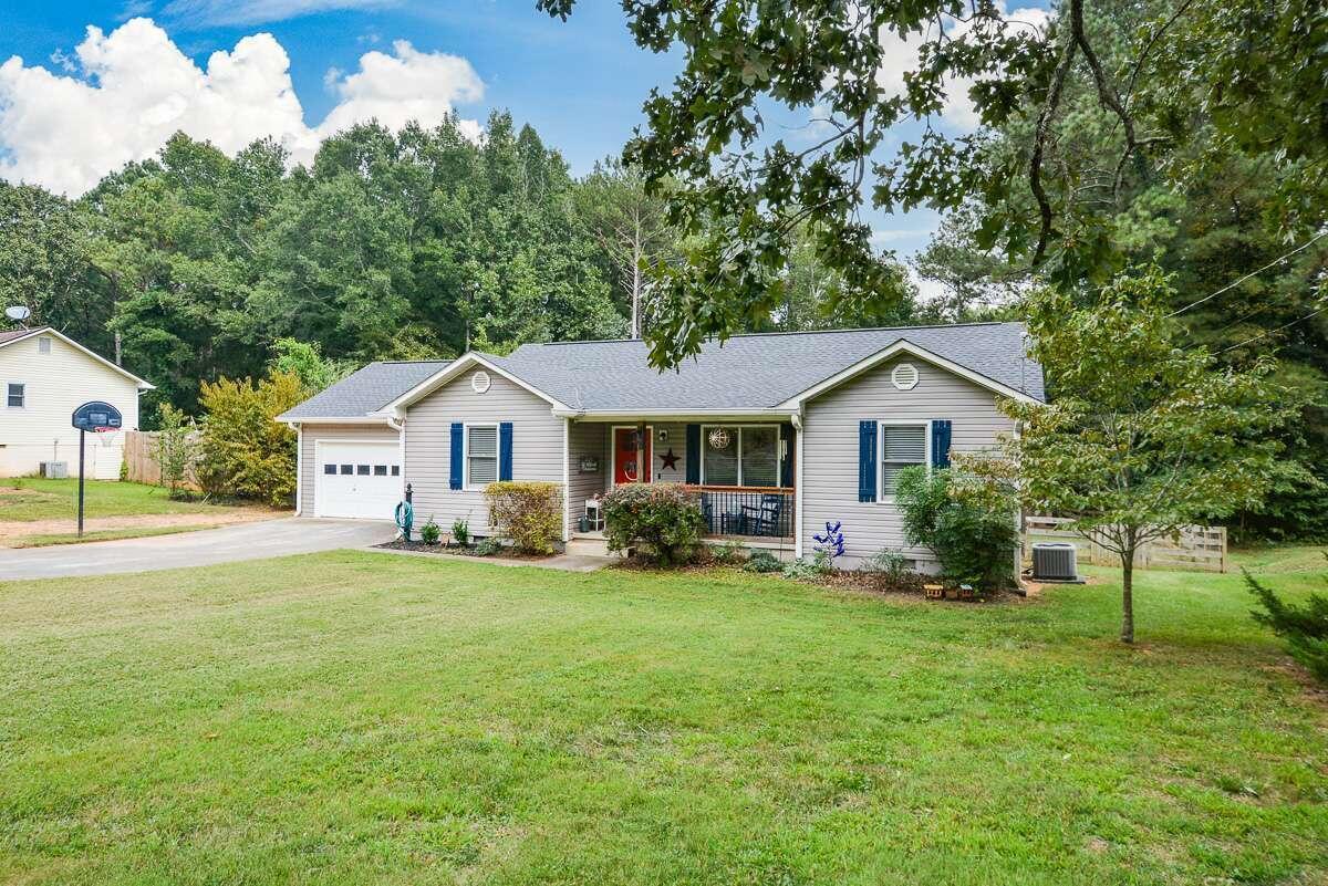66 Oak Hill Drive Ne Property Photo 1