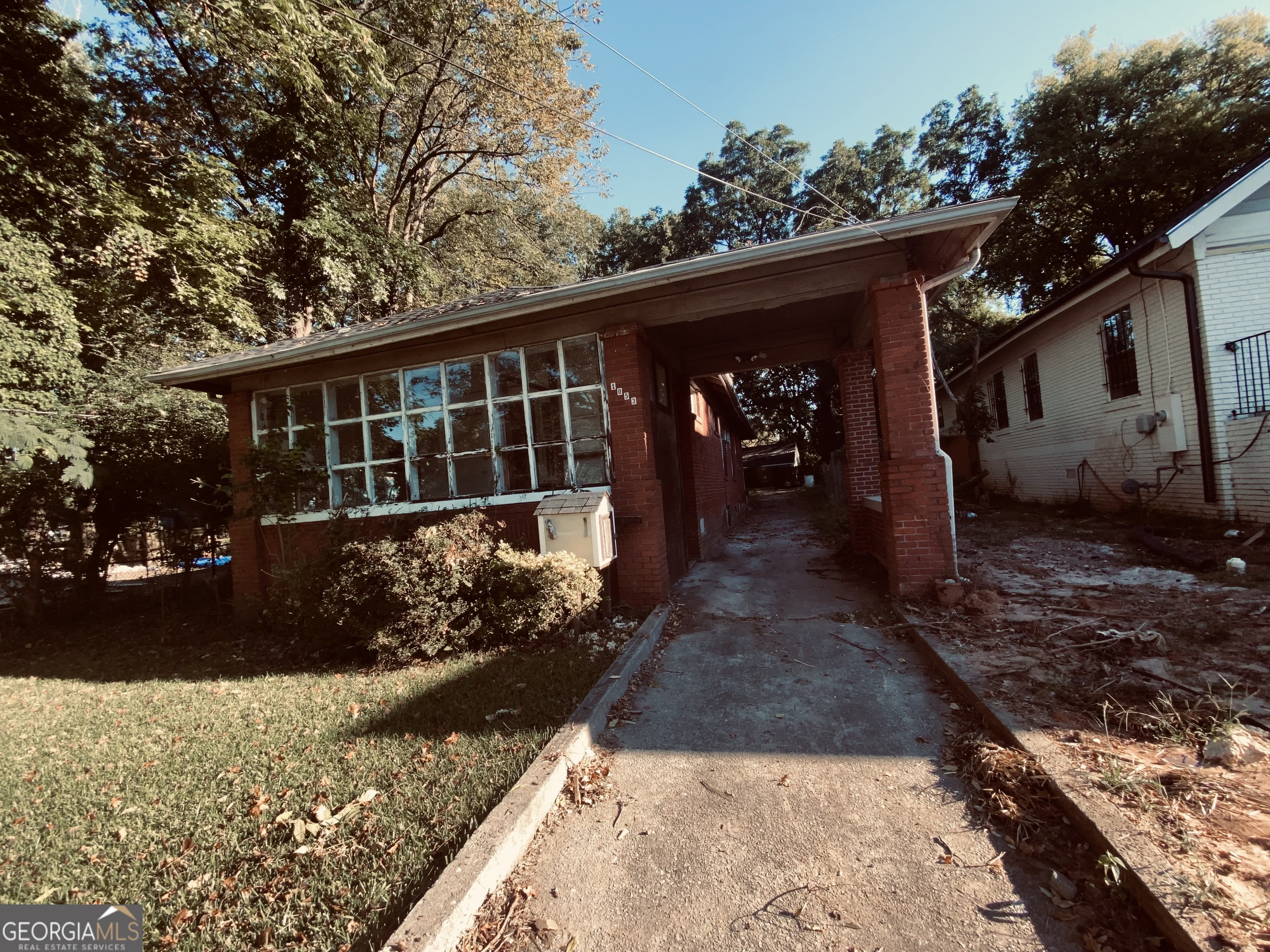 1053 Mayson Turner Road Nw Property Photo 1