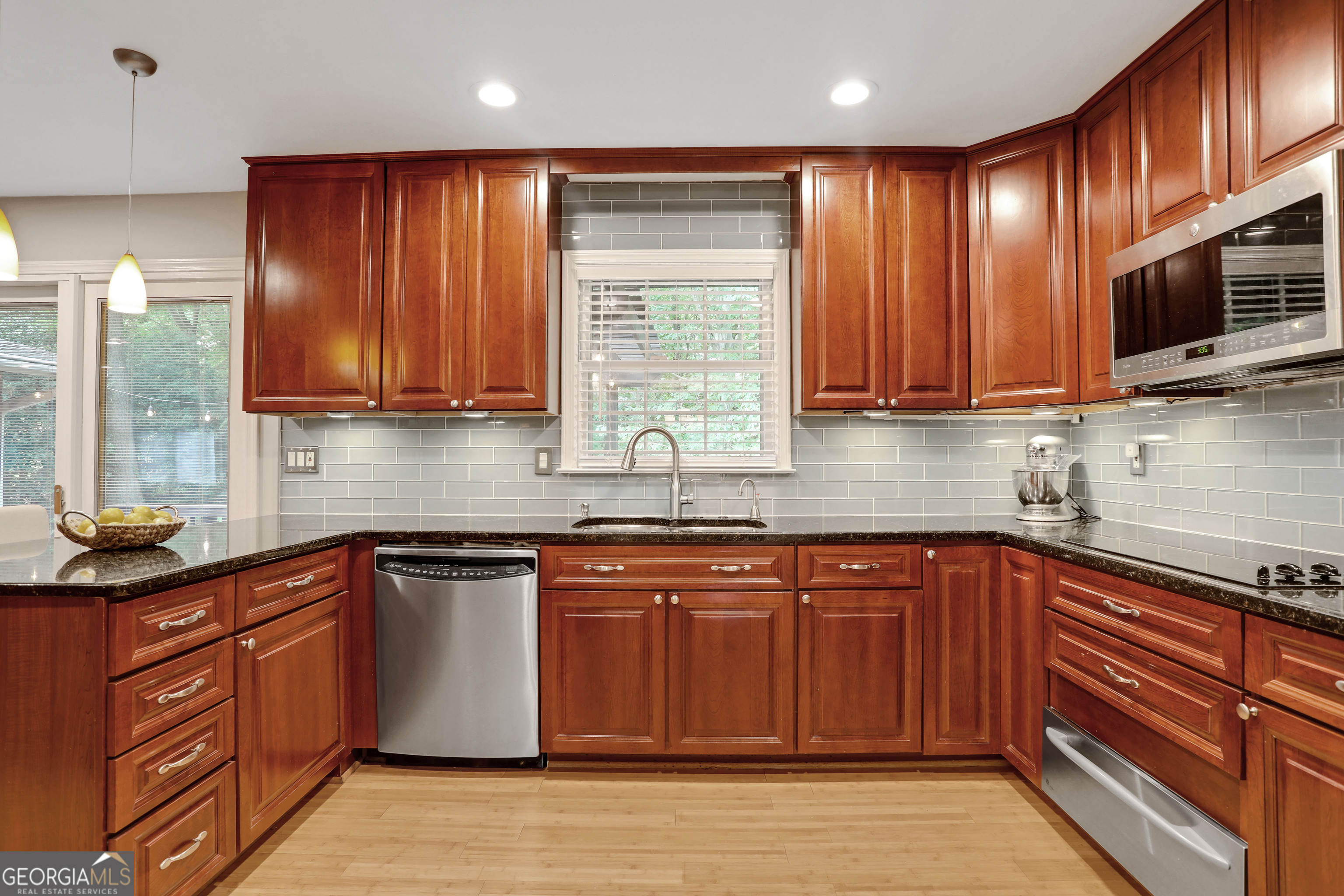 2751 W Fontainebleau Drive Property Photo 4