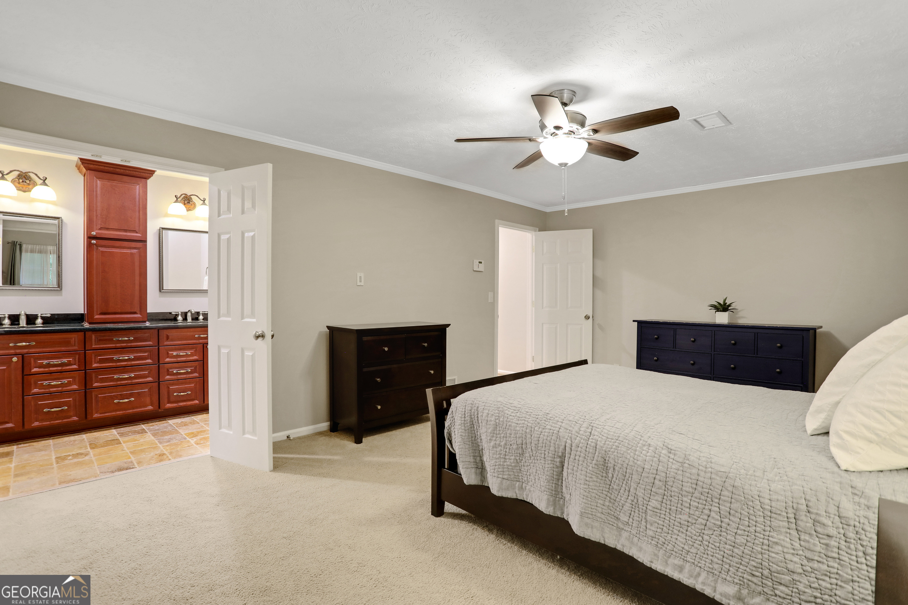 2751 W Fontainebleau Drive Property Photo 6