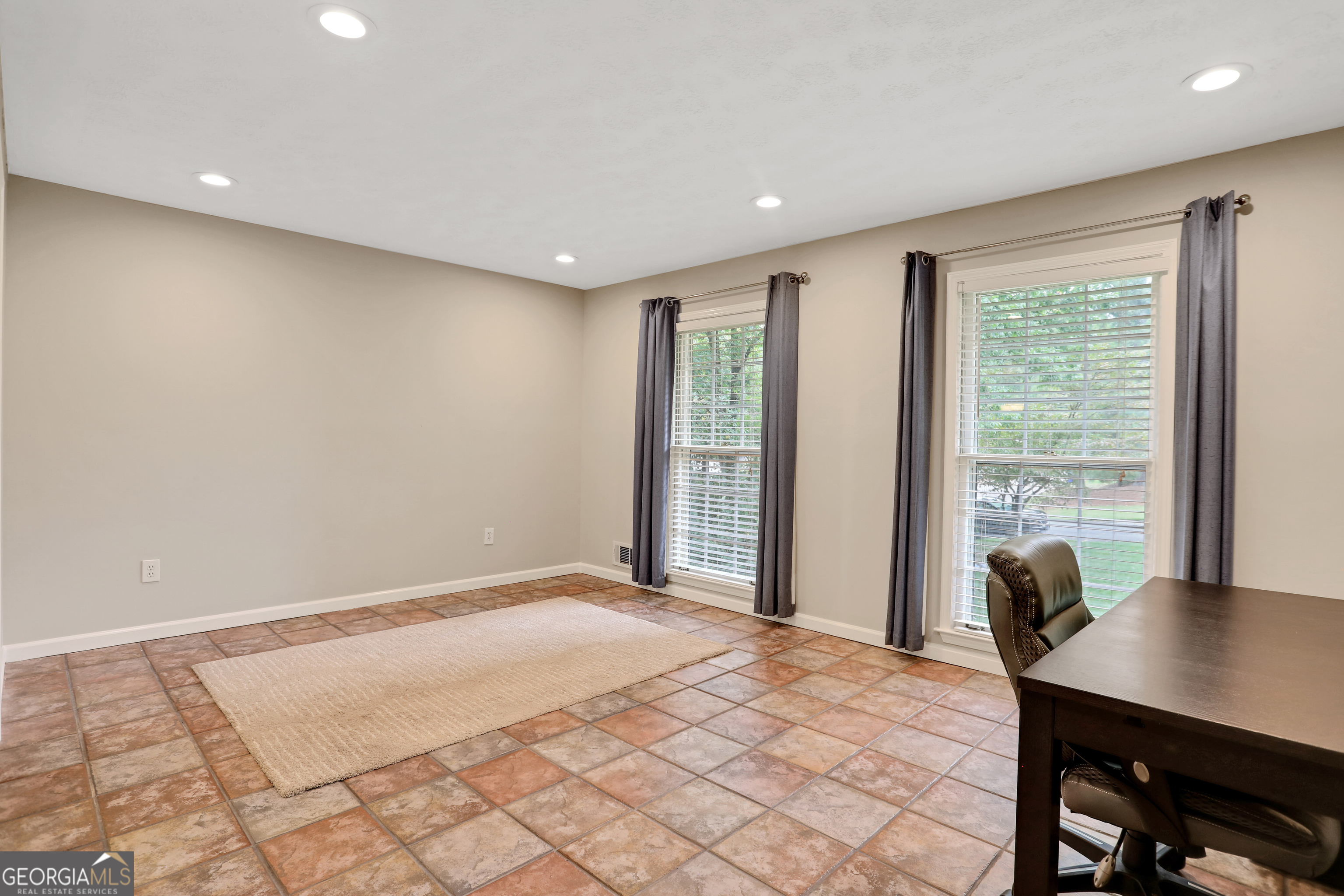 2751 W Fontainebleau Drive Property Photo 18