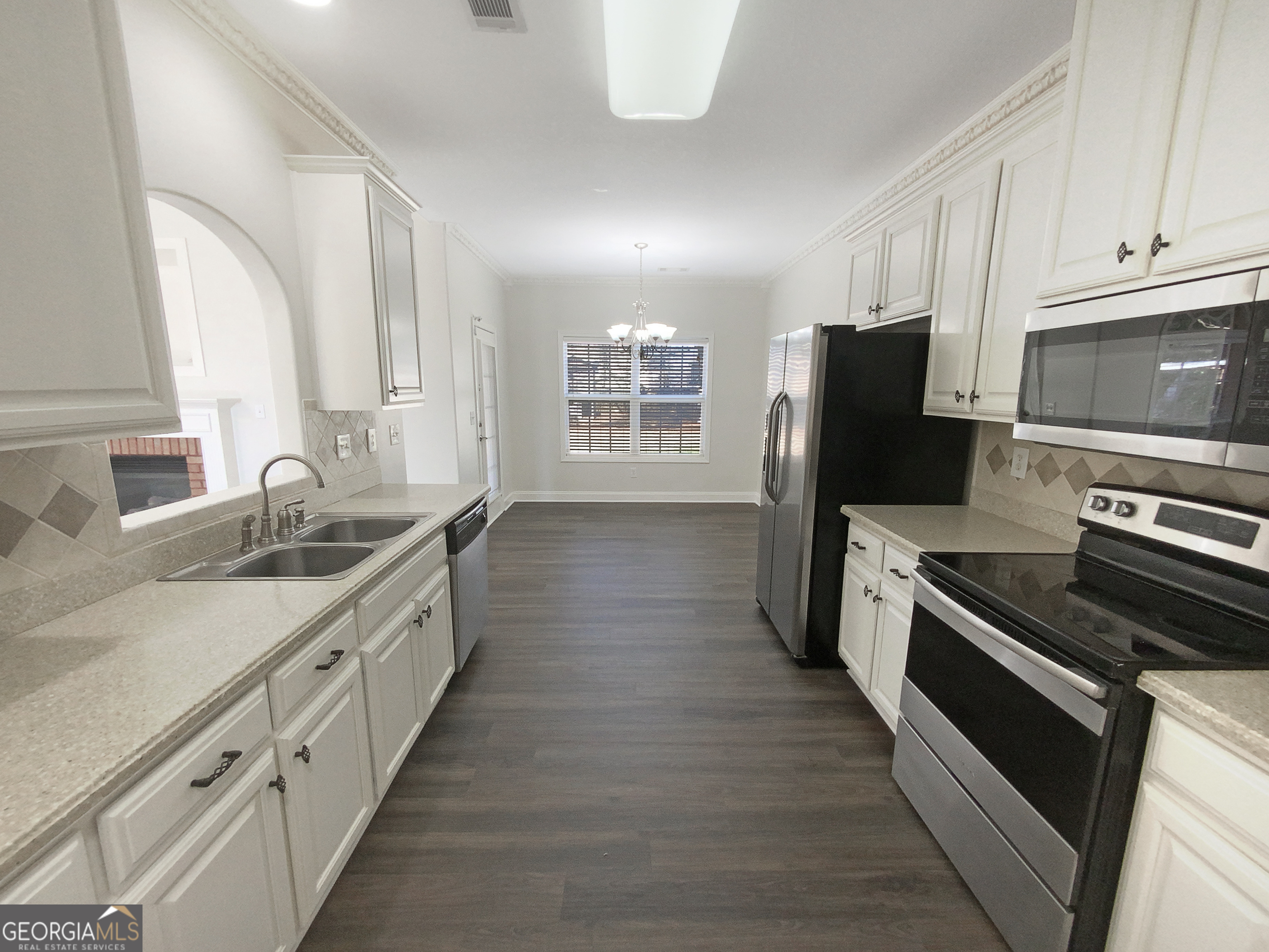 457 Glouchester Drive Property Photo 9