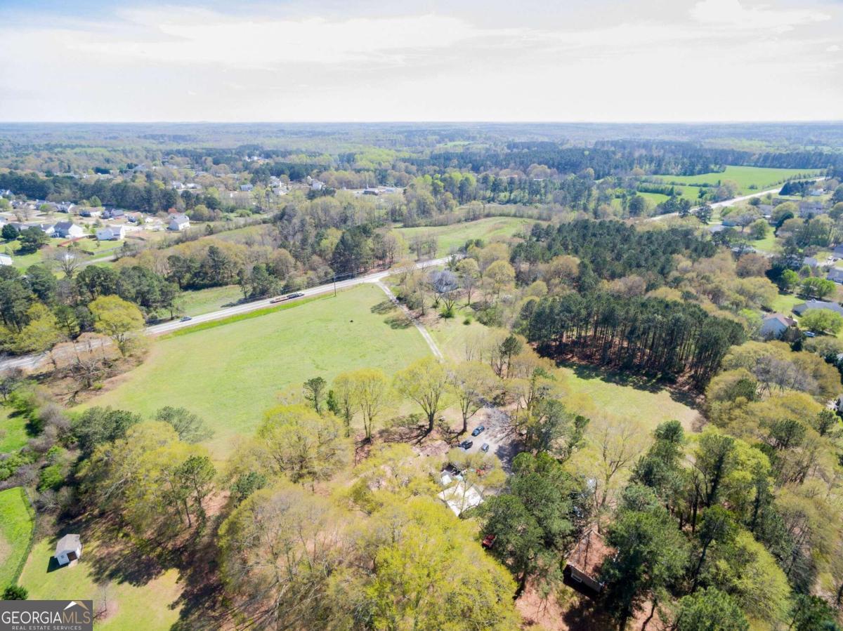 1129 Loganville Highway Property Photo 11