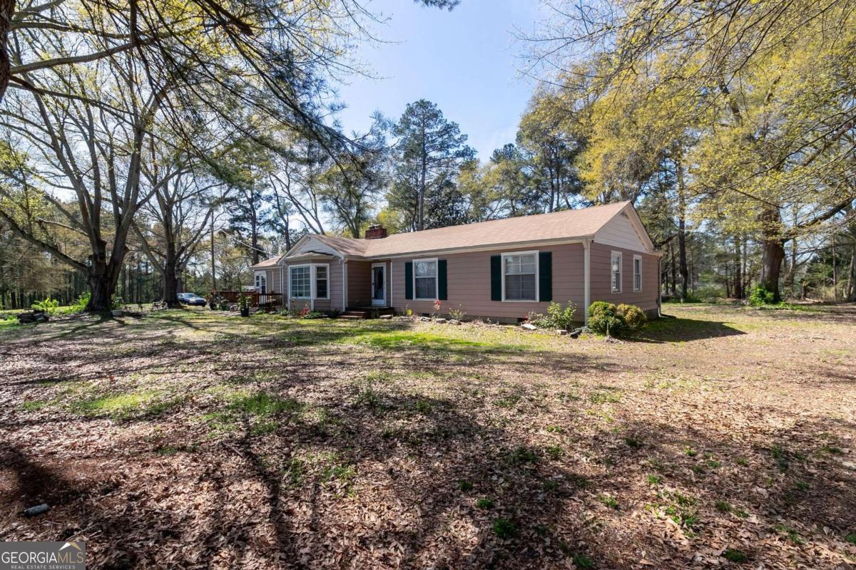 1129 Loganville Highway Property Photo 17