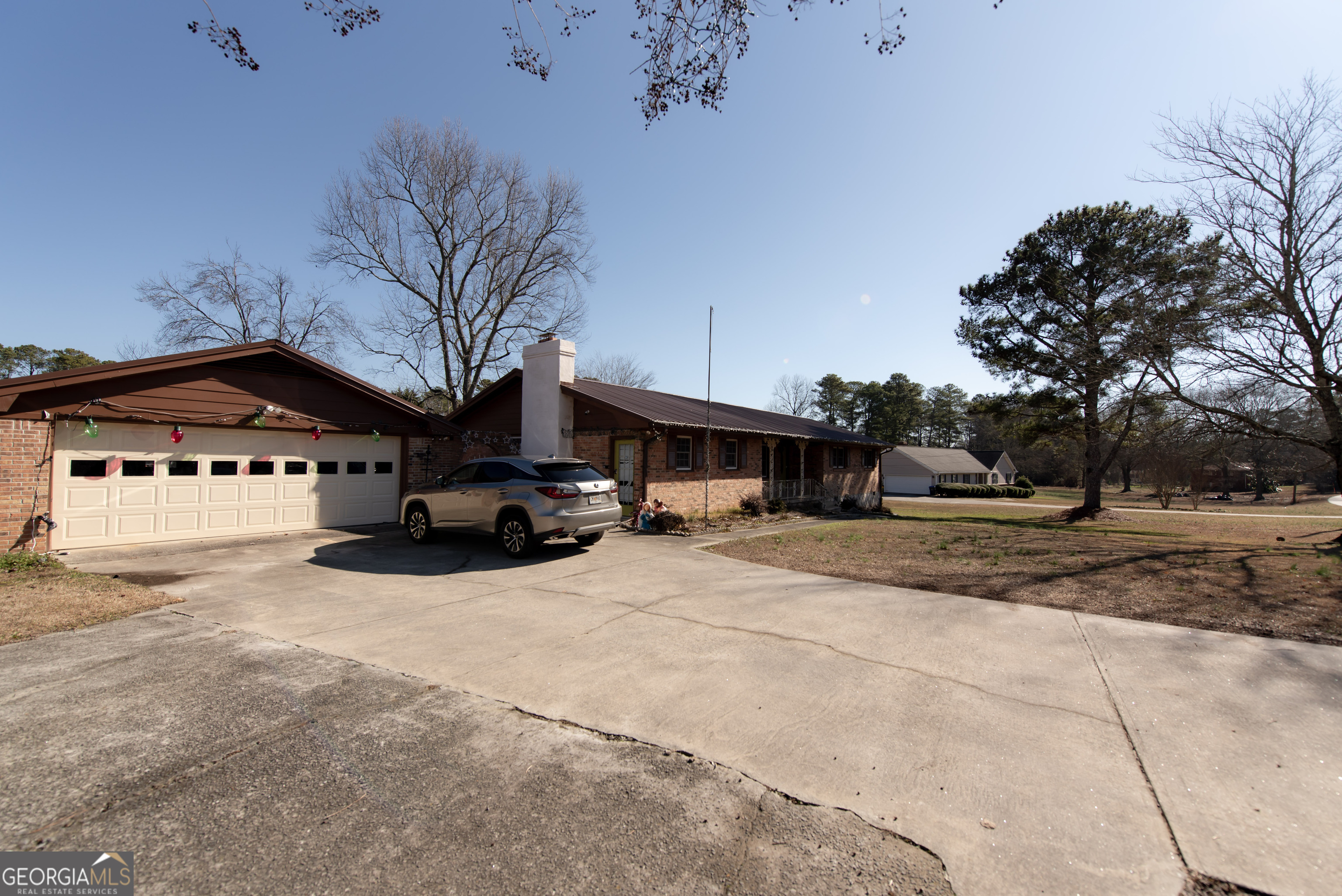 2379 Eastwood Drive Property Photo 2