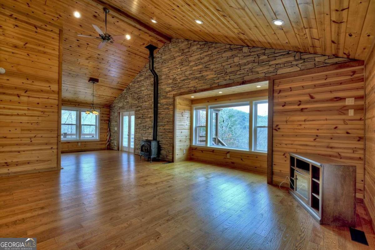 32 Ivy Ridge Drive Property Photo 9