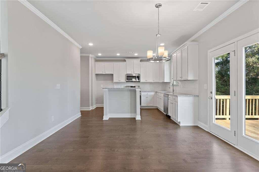3527 Lockaby Way Property Photo 2