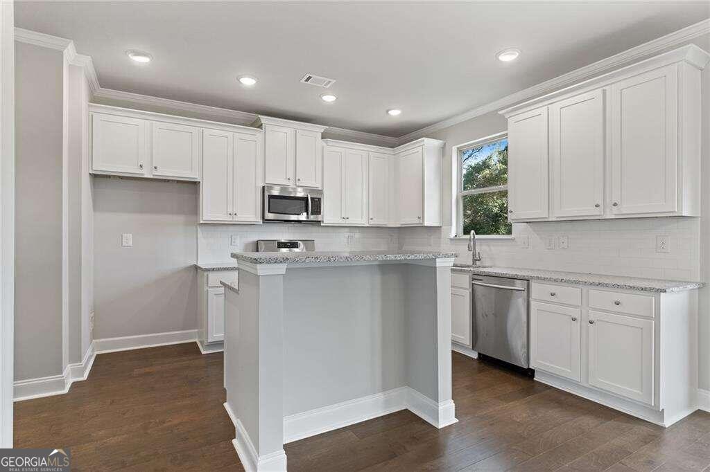 3527 Lockaby Way Property Photo 10