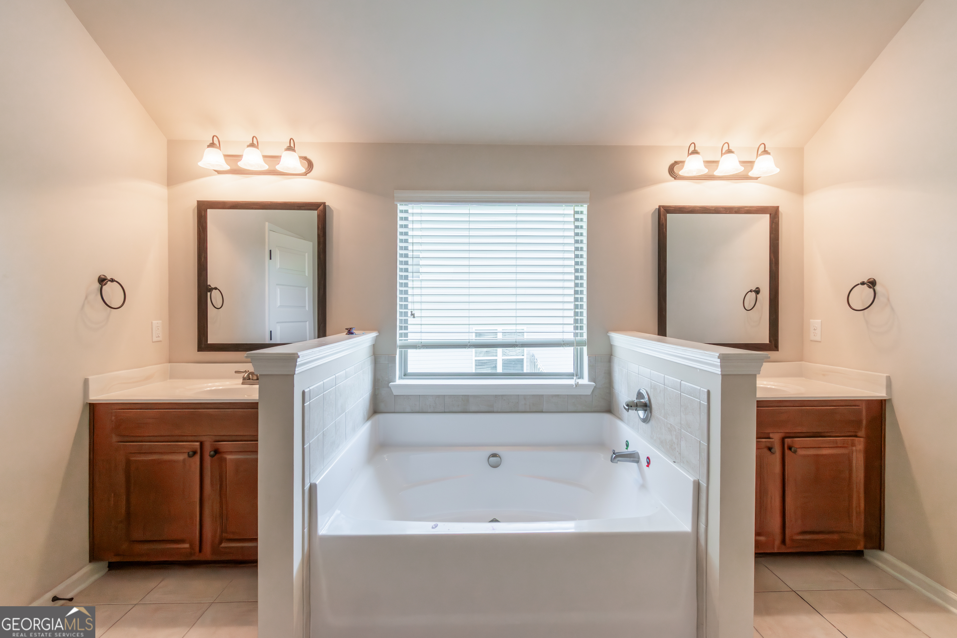3356 Grove Landing Circle Property Photo 14