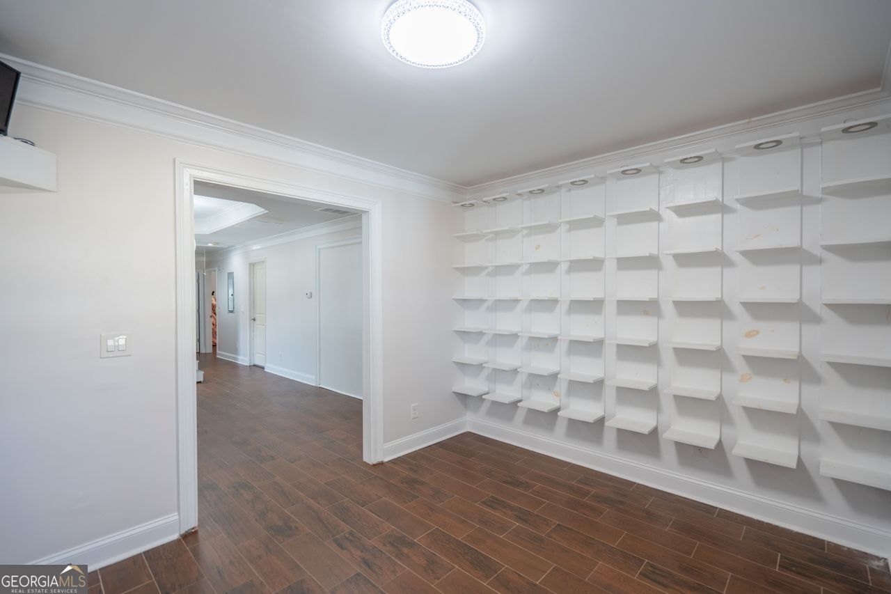 405 Pat Mell Road Property Photo 4
