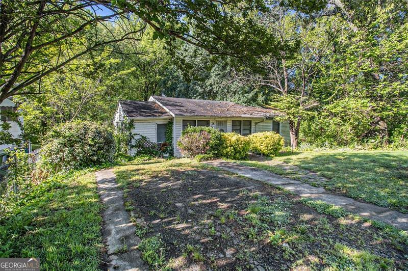 2472 Perry Boulevard Nw Property Photo 3