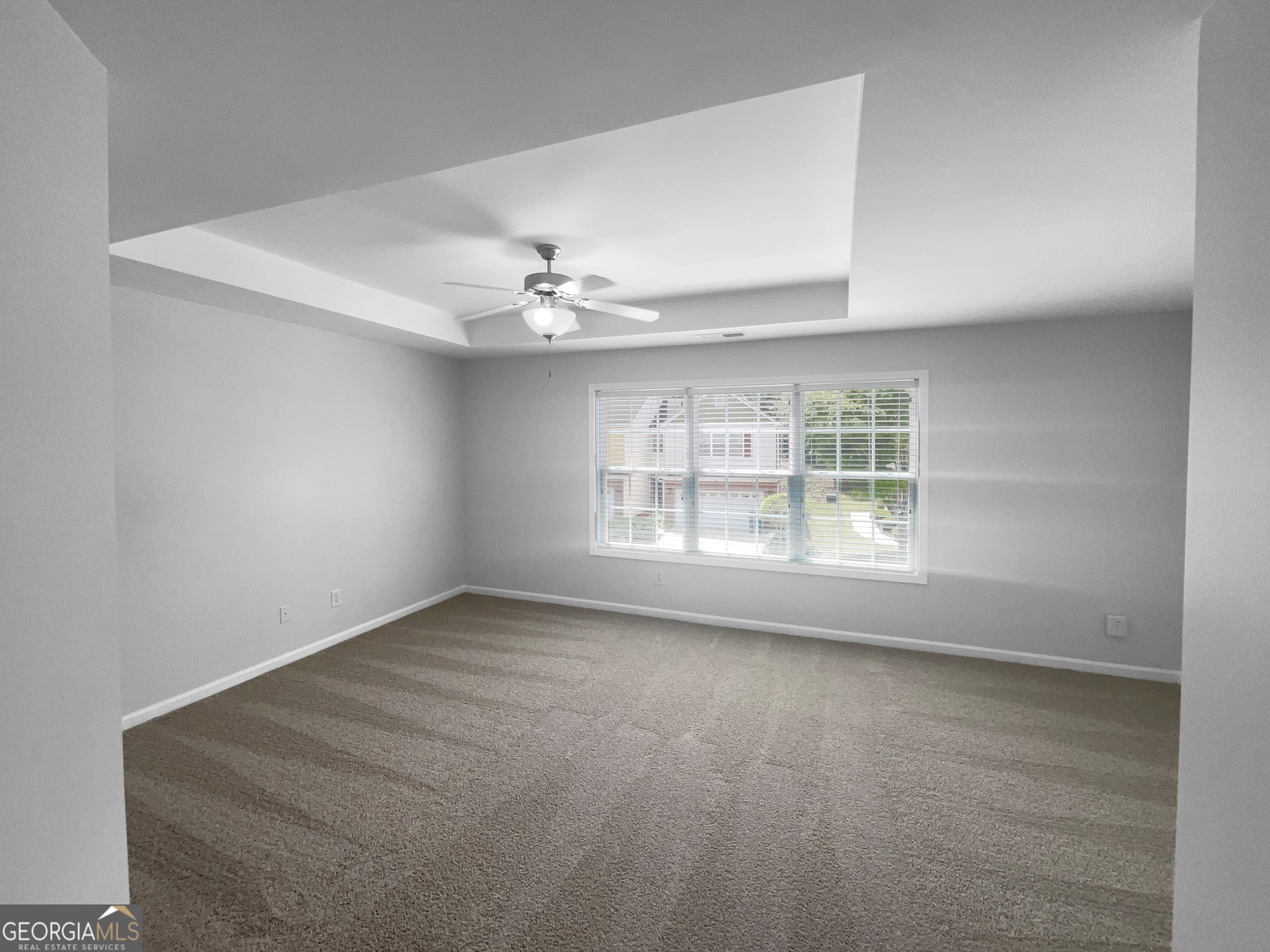 986 Treymont Way Property Photo 3